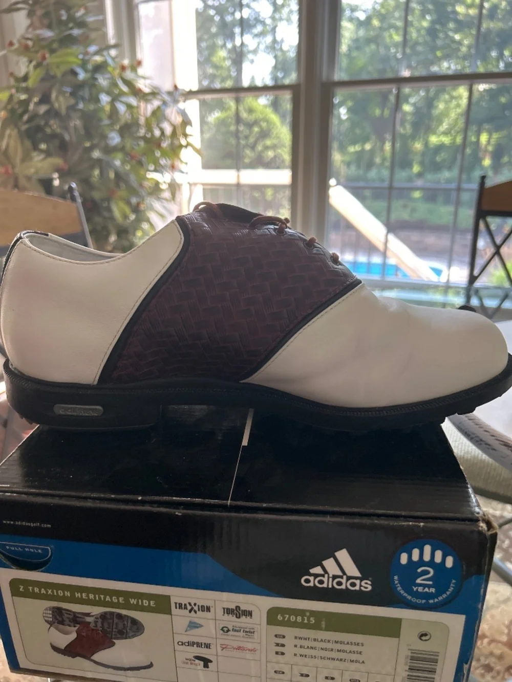 Golf shoes
